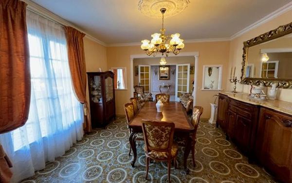 Maison à vendre    8 pièces • 158 m2 Saint-Loubès