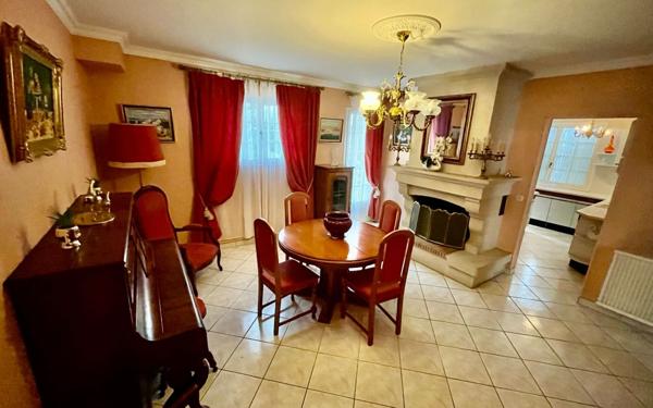 Maison à vendre    8 pièces • 158 m2 Saint-Loubès