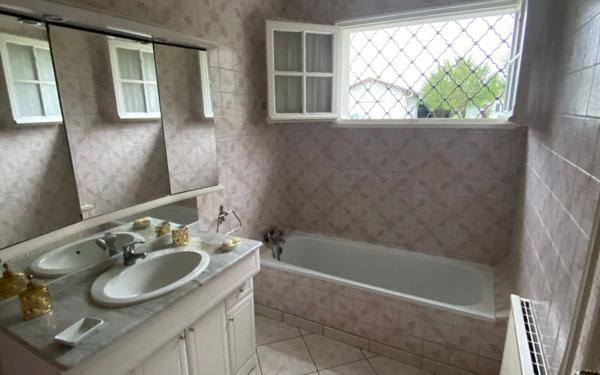 Maison à vendre    8 pièces • 158 m2 Saint-Loubès