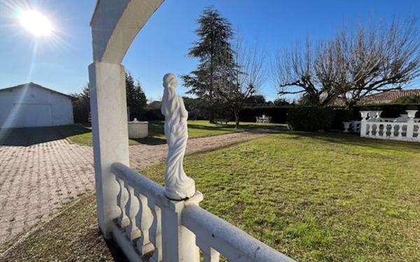 Maison à vendre    8 pièces • 158 m2 Saint-Loubès