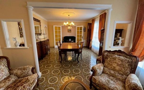 Maison à vendre    8 pièces • 158 m2 Saint-Loubès