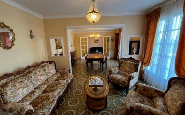 Maison à vendre    8 pièces • 158 m2 Saint-Loubès