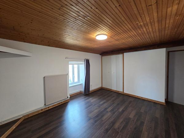 Grand appartement T2 hyper centre-ville BRESSUIRE refait à neuf très calme