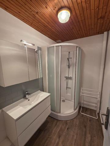 Grand appartement T2 hyper centre-ville BRESSUIRE refait à neuf très calme