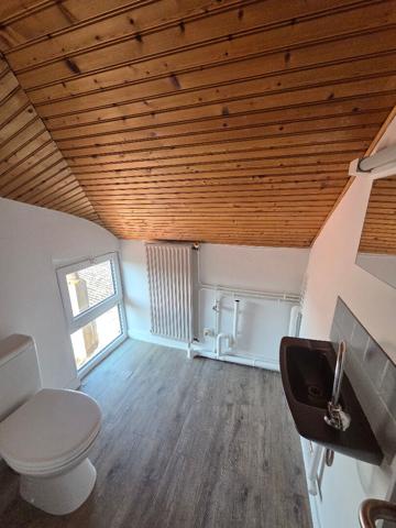 Grand appartement T2 hyper centre-ville BRESSUIRE refait à neuf très calme