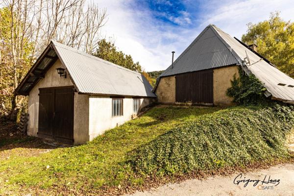 Ancienne bergerie avec terrain de 9000m²