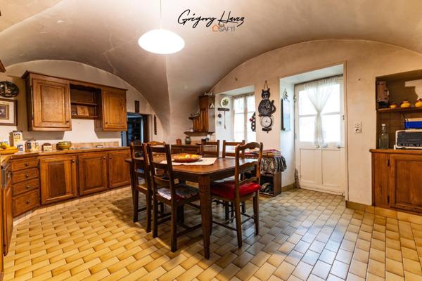 Ancienne bergerie avec terrain de 9000m²