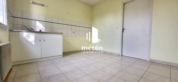 Maison deux chambres à Luçon en quartier calme, proche commodités, avec beau potentiel à révéler