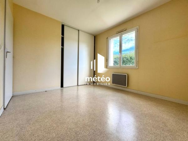 Maison deux chambres à Luçon en quartier calme, proche commodités, avec beau potentiel à révéler