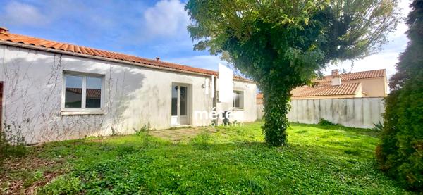 Maison deux chambres à Luçon en quartier calme, proche commodités, avec beau potentiel à révéler