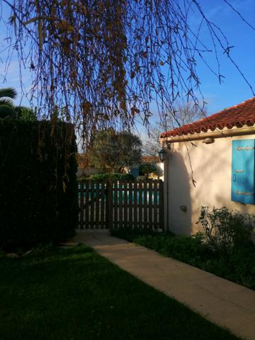 MAISON CHARENTAISE AVEC STUDIO PISCINE DEPENDANCES 247 M²