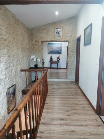 MAISON CHARENTAISE AVEC STUDIO PISCINE DEPENDANCES 247 M²