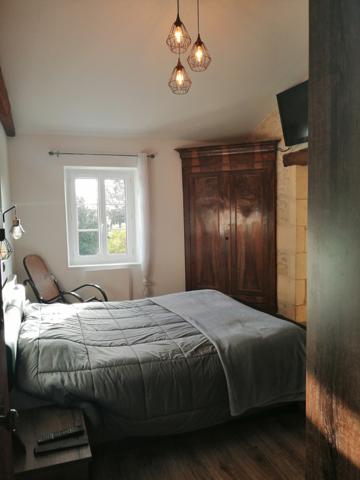 MAISON CHARENTAISE AVEC STUDIO PISCINE DEPENDANCES 247 M²