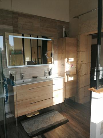 MAISON CHARENTAISE AVEC STUDIO PISCINE DEPENDANCES 247 M²