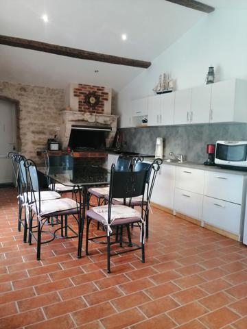 MAISON CHARENTAISE AVEC STUDIO PISCINE DEPENDANCES 247 M²