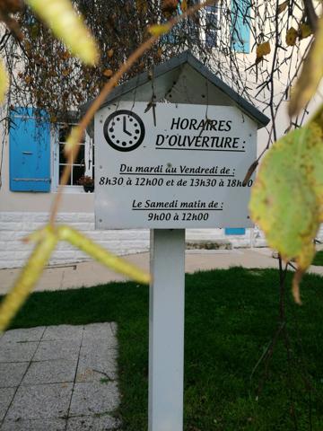 MAISON CHARENTAISE AVEC STUDIO PISCINE DEPENDANCES 247 M²