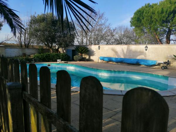 MAISON CHARENTAISE AVEC STUDIO PISCINE DEPENDANCES 247 M²