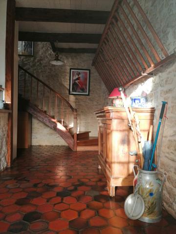 MAISON CHARENTAISE AVEC STUDIO PISCINE DEPENDANCES 247 M²