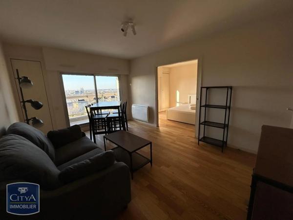 Appartement à louer 2 pièces 39.75m² Tours (37100)