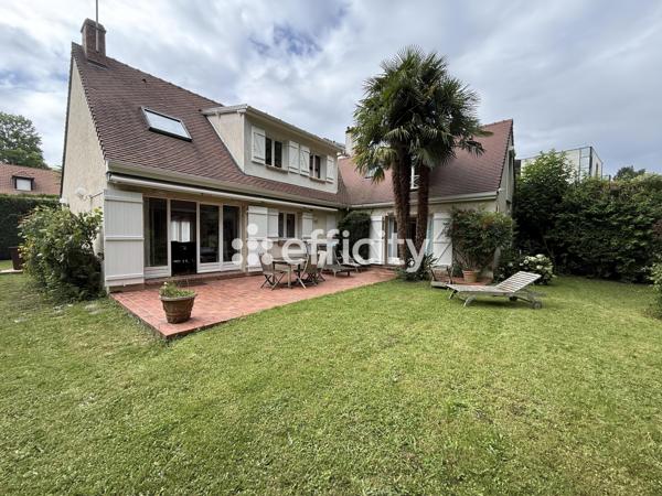 Maison
         8 pièces
        - 175 m² 895 000 € *