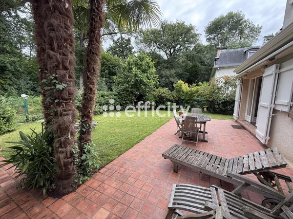 Maison
         8 pièces
        - 175 m² 895 000 € *