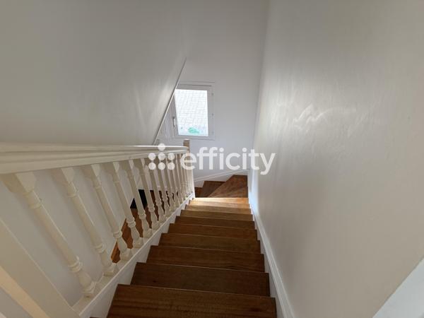 Maison
         8 pièces
        - 175 m² 895 000 € *