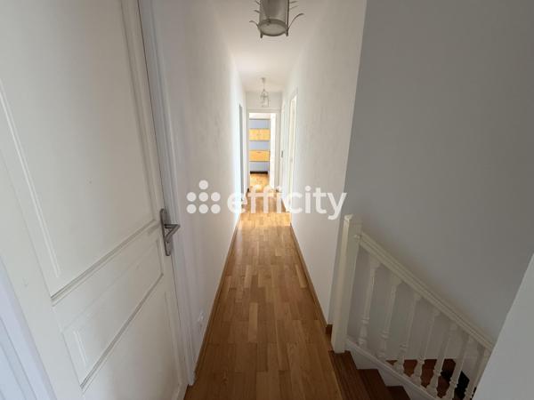 Maison
         8 pièces
        - 175 m² 895 000 € *