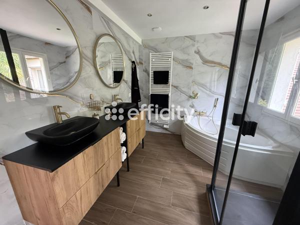 Maison
         8 pièces
        - 175 m² 895 000 € *