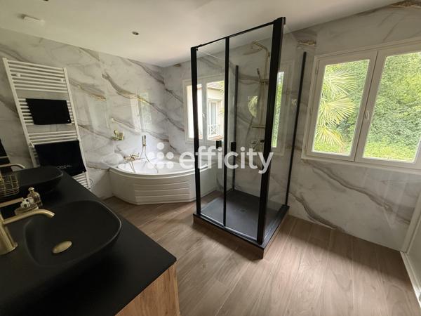 Maison
         8 pièces
        - 175 m² 895 000 € *
