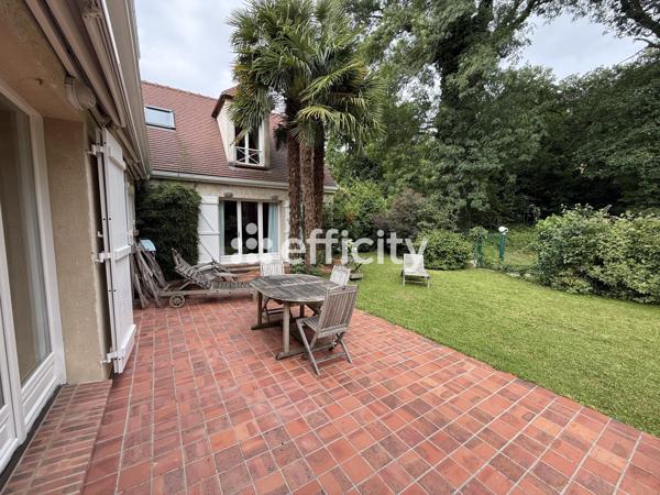 Maison
         8 pièces
        - 175 m² 895 000 € *