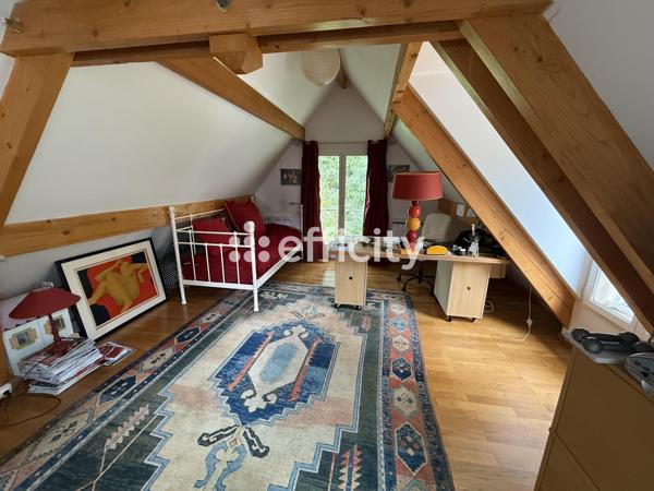 Maison
         8 pièces
        - 175 m² 895 000 € *