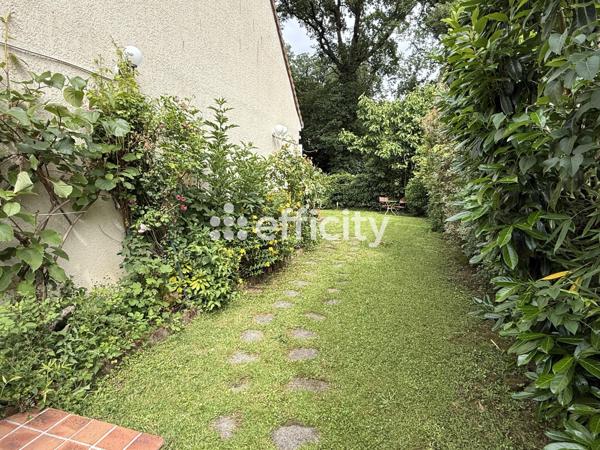 Maison
         8 pièces
        - 175 m² 895 000 € *