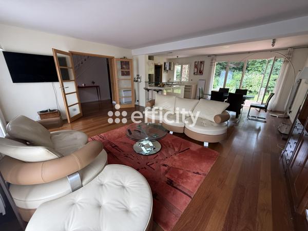 Maison
         8 pièces
        - 175 m² 895 000 € *