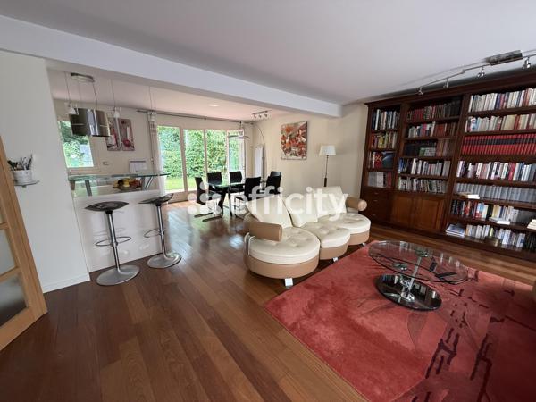 Maison
         8 pièces
        - 175 m² 895 000 € *