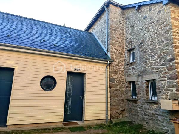 Maison tres bien décorée en plein coeur de Commer !
entre laval et mayenne elle se compose d'une tres belle piece de vie de plus de 53m2, wc, cuisine équipée / aménagée.
A l'etage deux chambres dont une avec placard, une salle de bain avec baignoire et douche, wc,
Au dernier etage une suite parentale (chambre, dressing, salle d'eau).

Terrain sans vis à vis, pas tres grand mais plûtot tres sympa, un grand garage avec un espace buanderie.
Nettoyage de la façade recemment effectué.