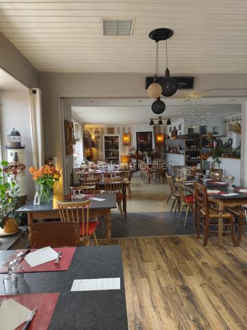 A vendre (cause retraite) Bar Restaurant Crêperie Chambres d'Hôtes, situé dans une commune à 3km de la mer (Erquy Sables d'Or les Pins).
Cet établissement de caractère 50 couverts intérieur 25 couverts terrasse vous propose des repas du midi, le soir également pendant la saison.
Clientèle locale existante, touristique pendant la saison avec 4 chambres d'Hôtes.
Menu le midi, Bar, jeux.
Endroit très agréable pour passer un bon moment, au calme, paisible et proche des plages.
Très bonne qualité de vie.
Appartement d'environ 100m2 à l'étage , bail 3/6/9 le tout 1505e TTC de loyer.
Affaire avec CA existant qui peut être développer .
Si vous recherchez dans ce secteur, vous pouvez me contacter au 0610586227 Hervé Lorans BSKimmobilier