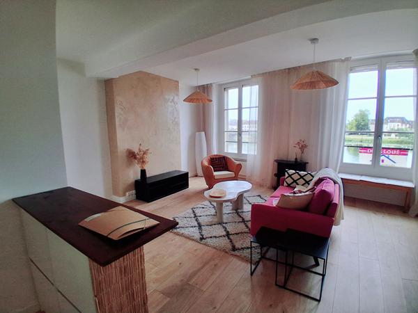 Appartement meublé avec vue imprenable sur l'Yonne.