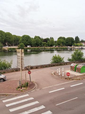 Appartement meublé avec vue imprenable sur l'Yonne.