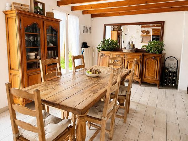 Située à Marly-la-Ville, cette maison individuelle de 93 m² sur un terrain d’environ 300 m² offre un cadre de vie pratique et agréable au quotidien.

Au rez-de-chaussée : Pièce de vie avec séjour / salle à manger, Cuisine aménagée et équipée, 1 chambre (idéal bureau ou chambre de plain-pied), Salle d’eau, WC.

À l’étage : 3 belles chambres avec rangements, Salle de bains avec WC.

Extérieurs : Jardin et terrasse, Garage, Possibilité de stationner plusieurs véhicules dans l’allée.

Emplacement : Accès rapide aux axes routiers, Proche de l’aéroport Charles-de-Gaulle, Environnement calme et pratique.

Maison bien agencée, idéale pour une famille, avec possibilité de vie de plain-pied.

Contactez moi pour plus d’informations ou pour organiser une visite.