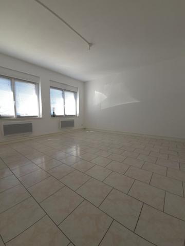 Ensemble immobilier de 128 m² avec jardin