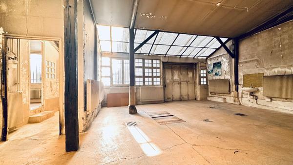 A VENDRE ATELIER / LOFT "COMME UNE MAISON" 116 M2 PARIS 10E CANAL SAINT MARTIN RUE RECHERCHÉE