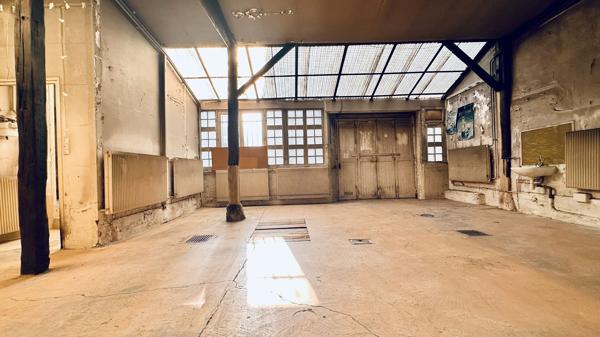 A VENDRE ATELIER / LOFT "COMME UNE MAISON" 116 M2 PARIS 10E CANAL SAINT MARTIN RUE RECHERCHÉE
