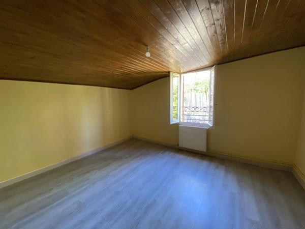 Maison à vendre 86 336 € Sainte-Bazeille 4 p 88 m² DPE D