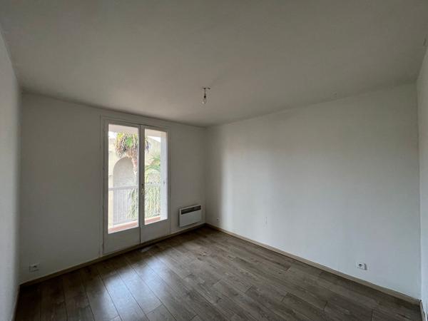 Appartement Gare d'HYERES - T2 - Balcon- Stationnement