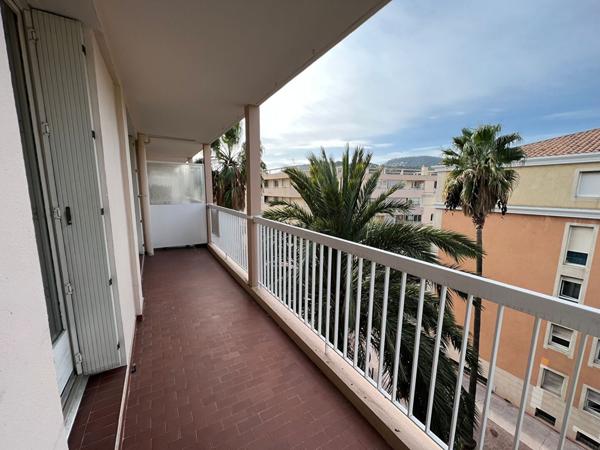 Appartement Gare d'HYERES - T2 - Balcon- Stationnement