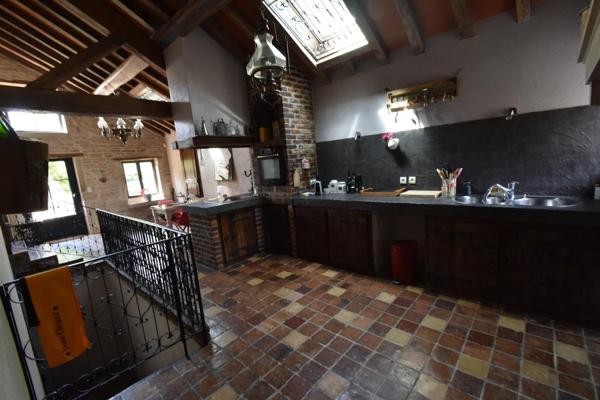 Situé sur la commune de Bligny les beaune, cette maison de caractère avec un cachet exceptionnel vous séduira.