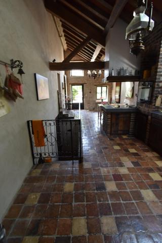 Situé sur la commune de Bligny les beaune, cette maison de caractère avec un cachet exceptionnel vous séduira.