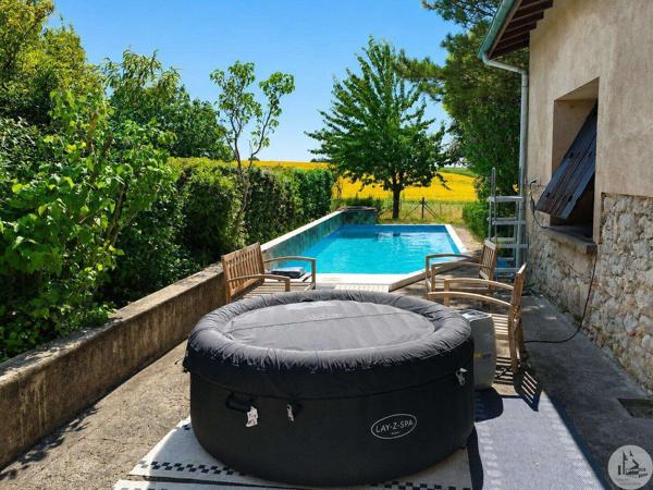 Maison avec dépendances et piscine