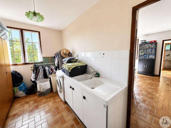 Maison avec dépendances et piscine