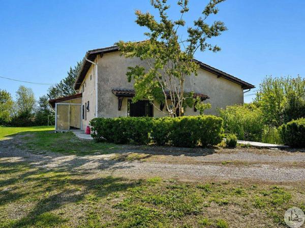 Maison avec dépendances et piscine